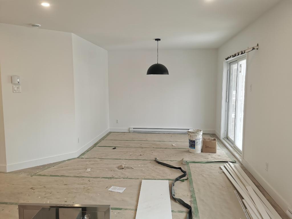 5 1/2 en construction, disponible 1er juin