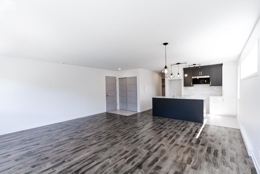 LOGEMENT 4 1/2 HAUT DE GAMME AVEC GARAGE
