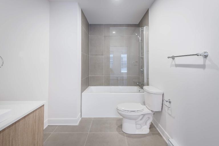 2 CH - 1 SDB - Montréal - $2,400 /mo