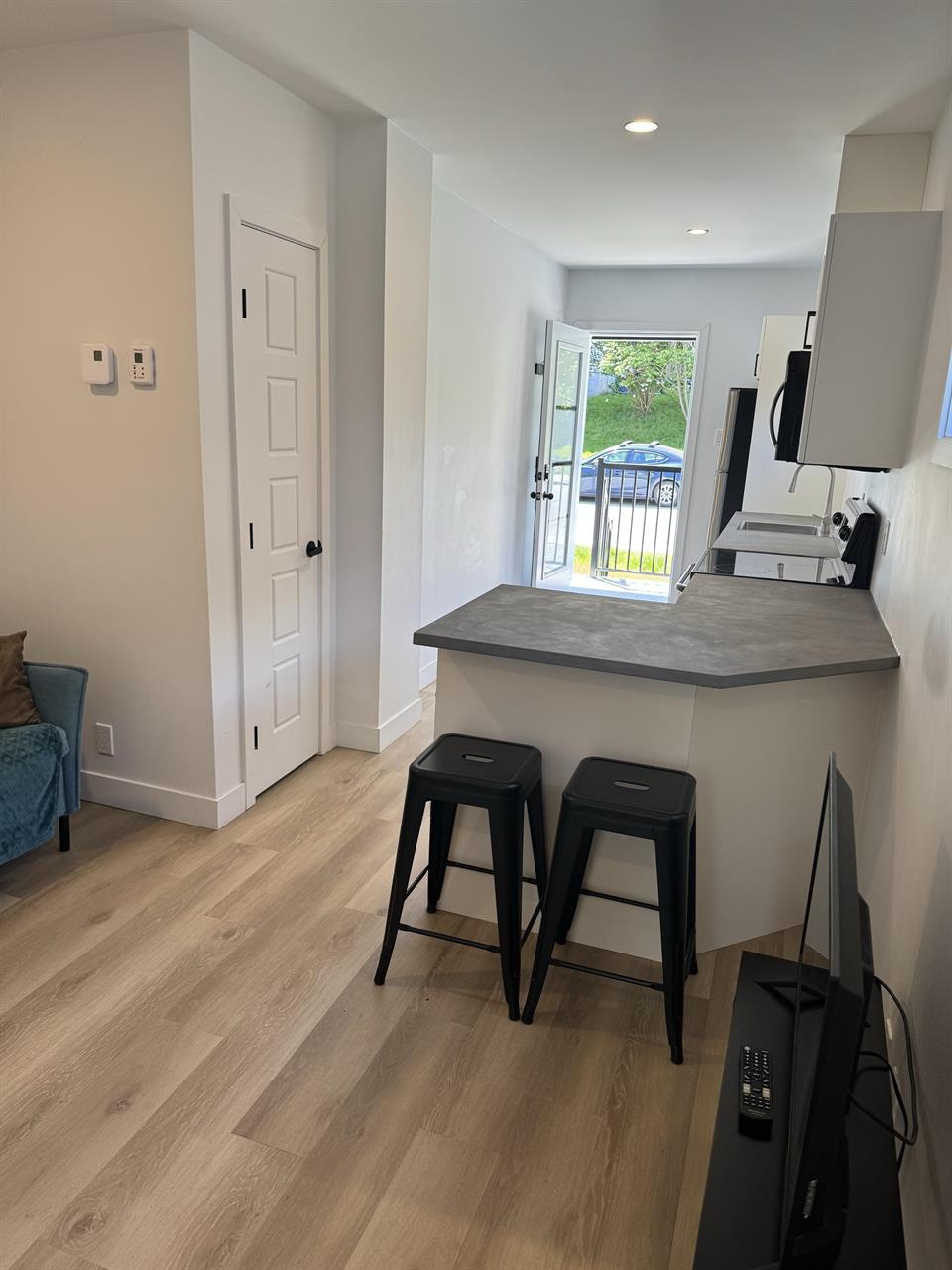 Immeuble - 797-805 King-george 3 ½ à Louer – Entièrement Meublé Et Tout Inclus