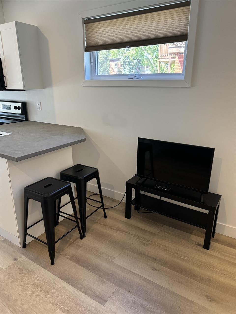 Immeuble - 797-805 King-george 3 ½ à Louer – Entièrement Meublé Et Tout Inclus