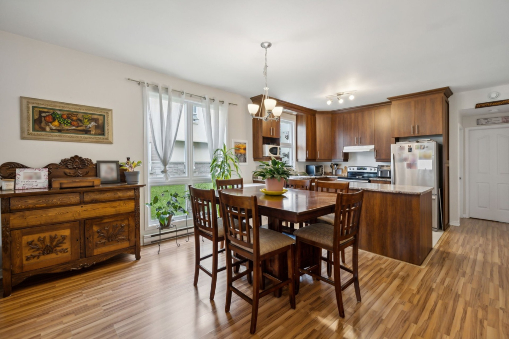 Grand Appartement, 2 Chambres à Coucher