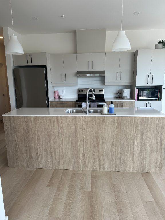 Superbe Condo, 4 1/2, très ensoleillé, garage et ascenseur, 1200 pc, Deux-Montagnes