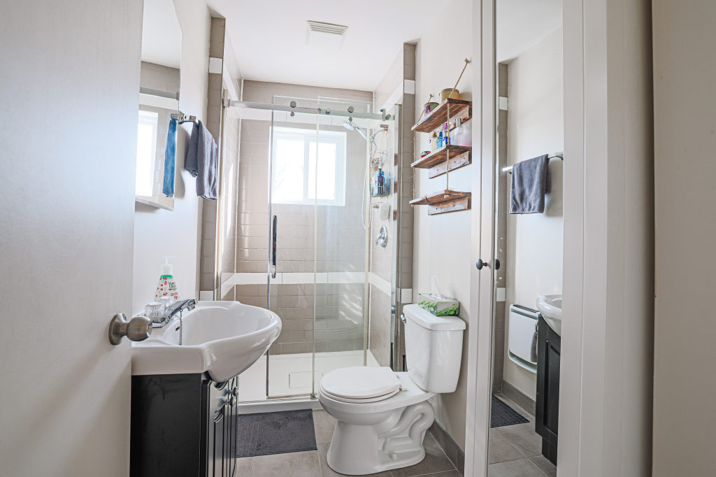 Charmant 3 1/2 Avec 2 Balcons, Repeint
