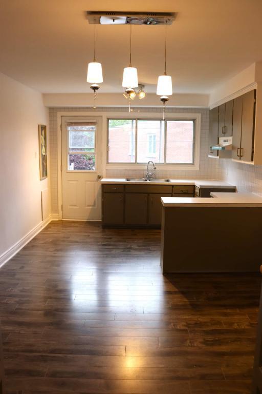 Très beau 51/2 dans haut de duplex Anjou