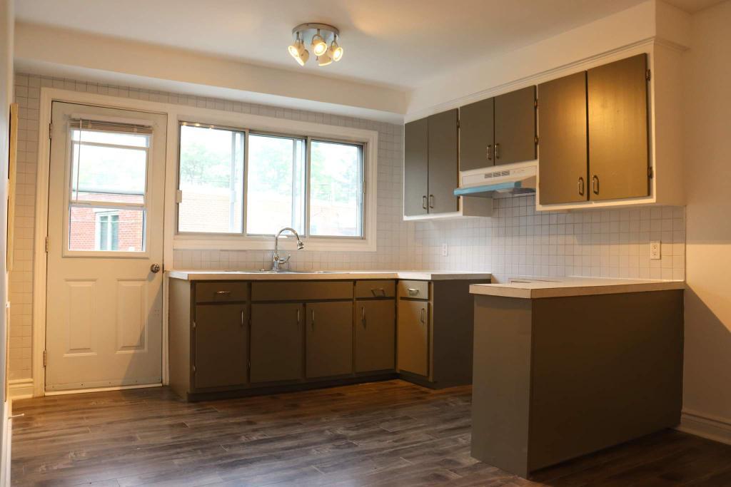 Très beau 51/2 dans haut de duplex Anjou