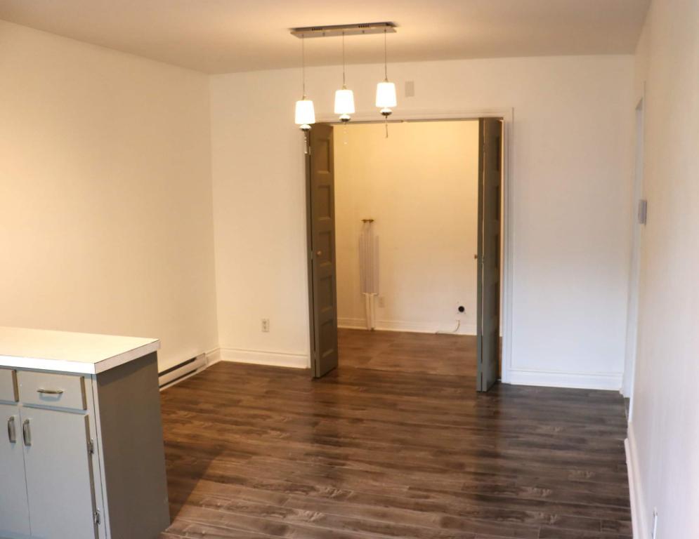 Très beau 51/2 dans haut de duplex Anjou