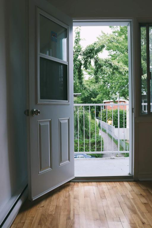 Très beau 51/2 dans haut de duplex Anjou