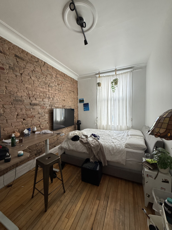 Little Burgundy - 3 Bedrooms - July 1
