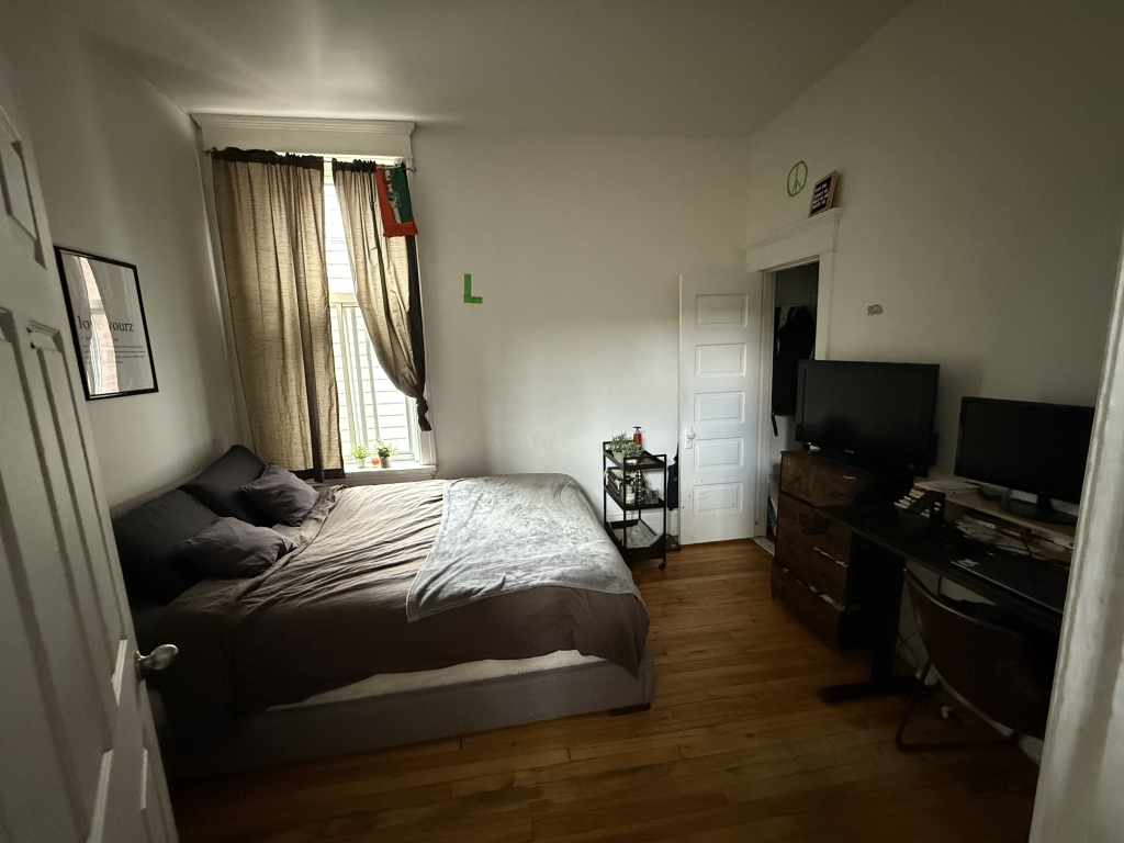Little Burgundy - 3 Bedrooms - July 1