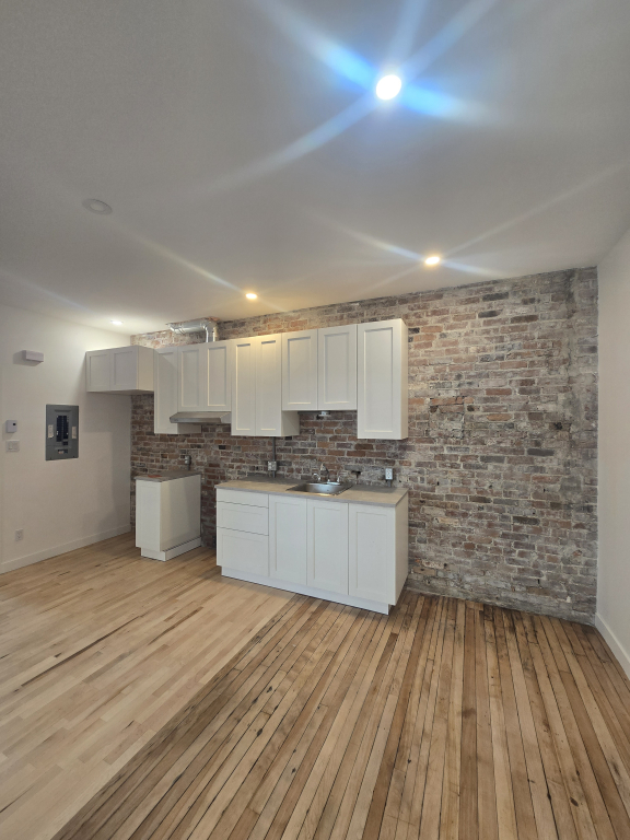*APPARTEMENT RÉNOVÉ*RENOVATED APARTMENT*
