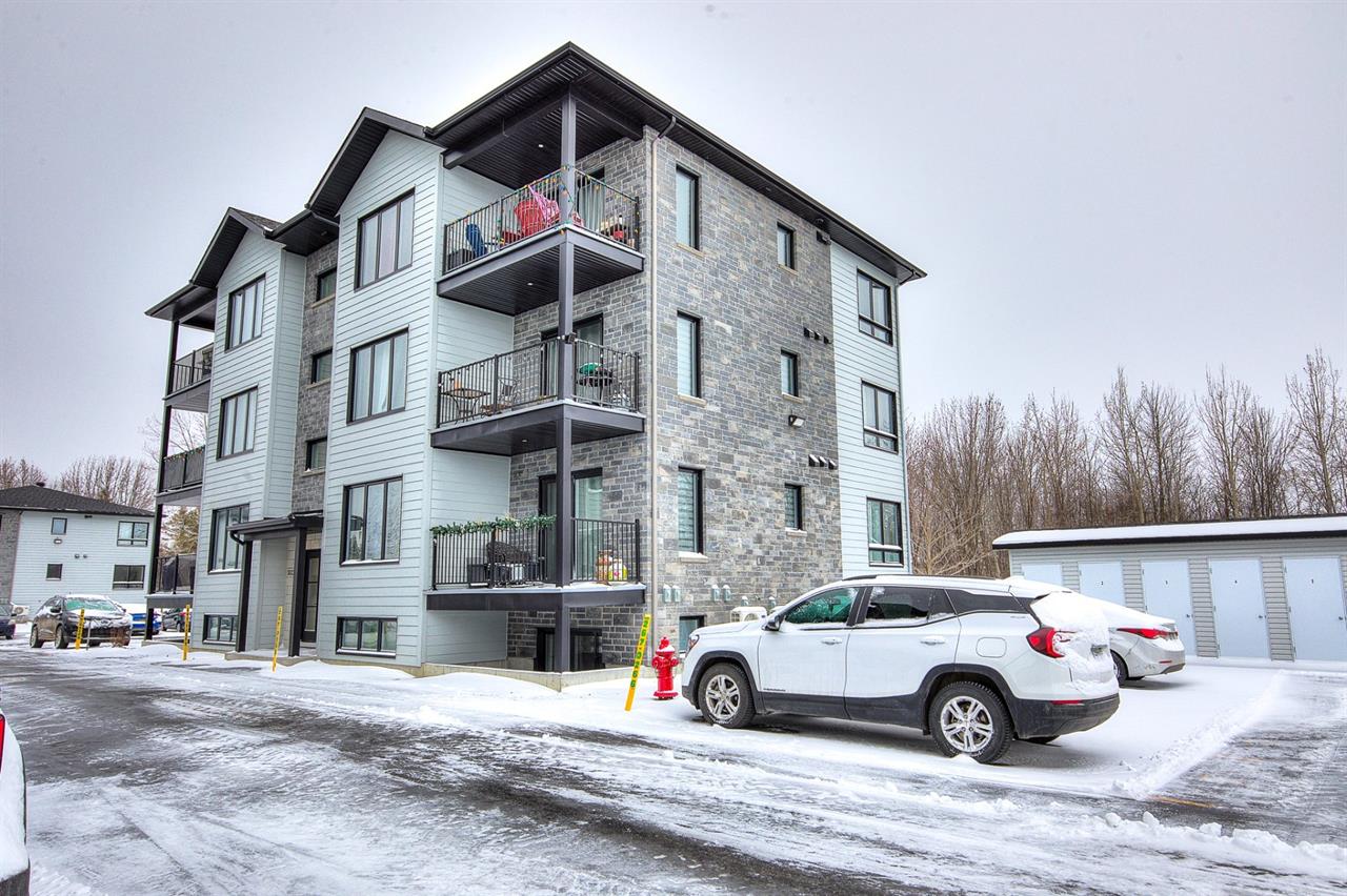 Appartement Saint-Zotique À Louer