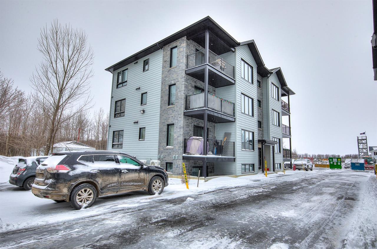 Appartement Saint-Zotique À Louer