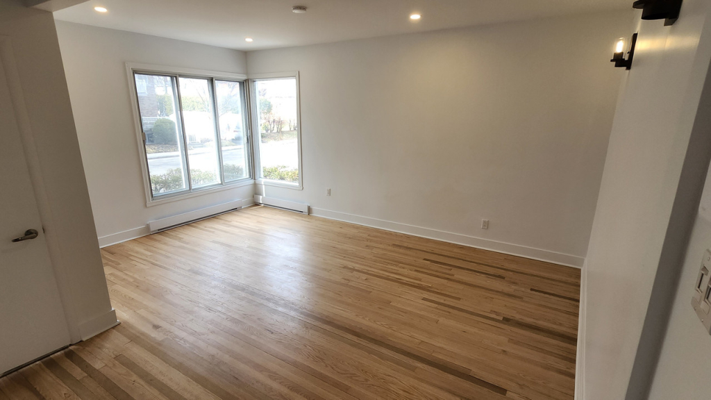 8 12 Rénové, Avec Garage Et Cour