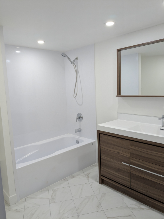 Downtown - 2 Bed 2 Bath With GARAGE