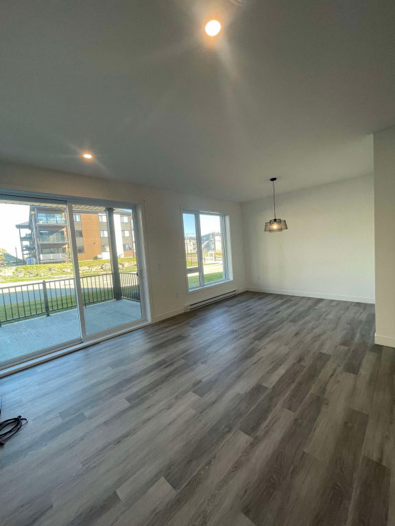 4.5 LUXUEUX AVEC GARAGE