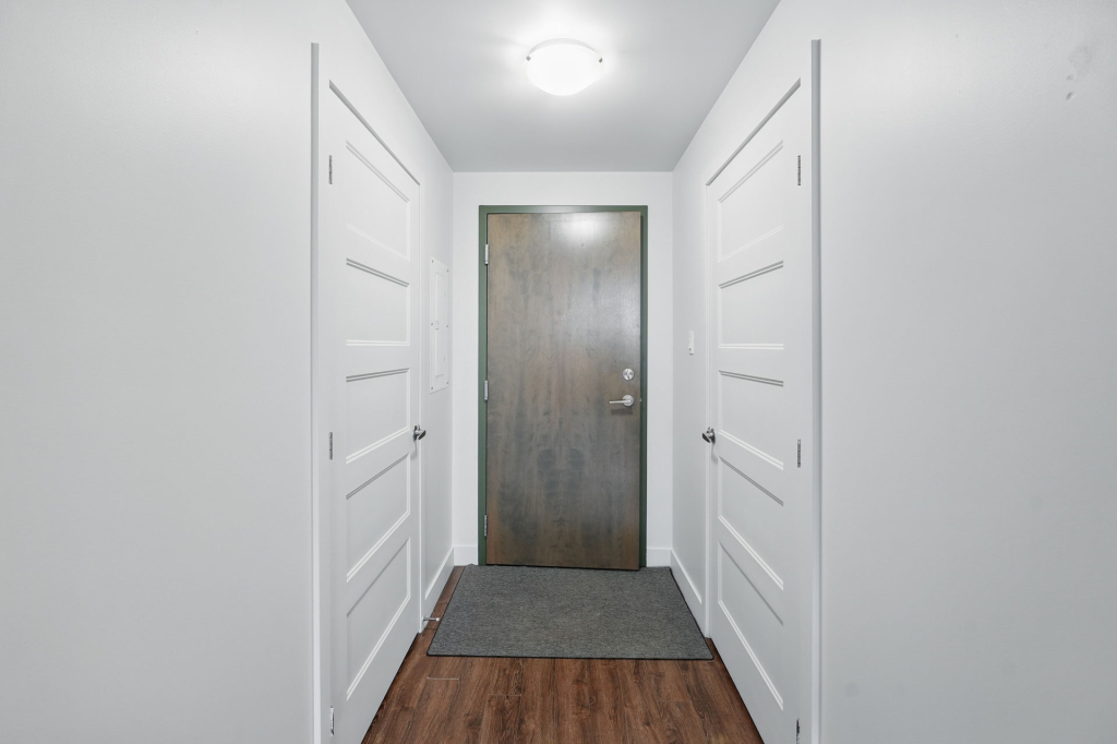 TRÈS GRAND CONDO 1 CHAMBRE CENTRE VILLE