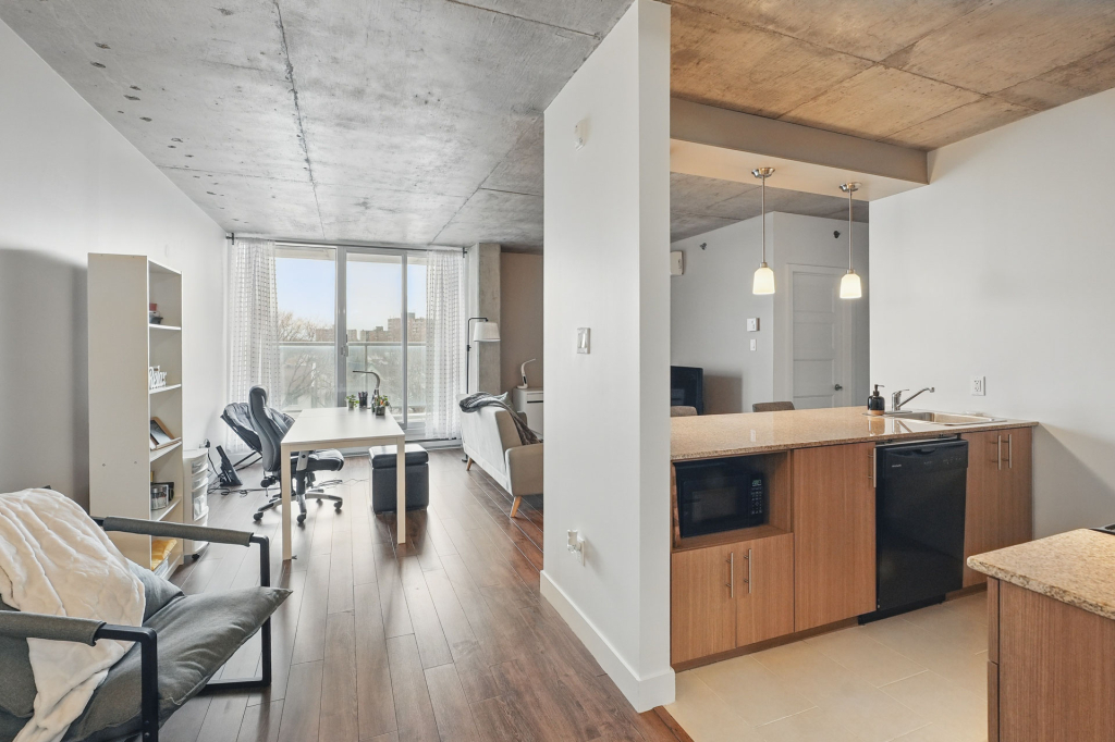TRÈS GRAND CONDO 1 CHAMBRE CENTRE VILLE