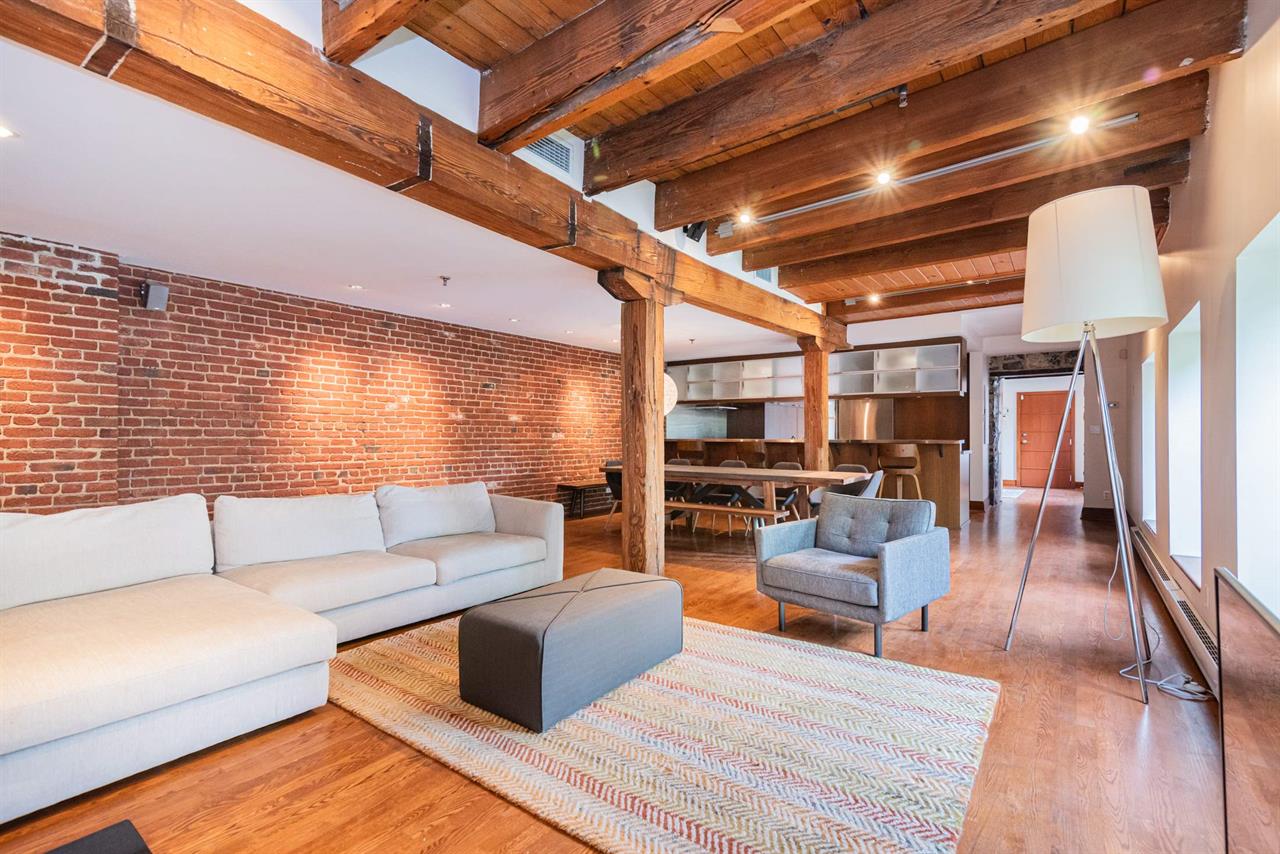 GRAND CONDO 4 1/2 Dans Un Immeuble Historique Du Vieux Montréal