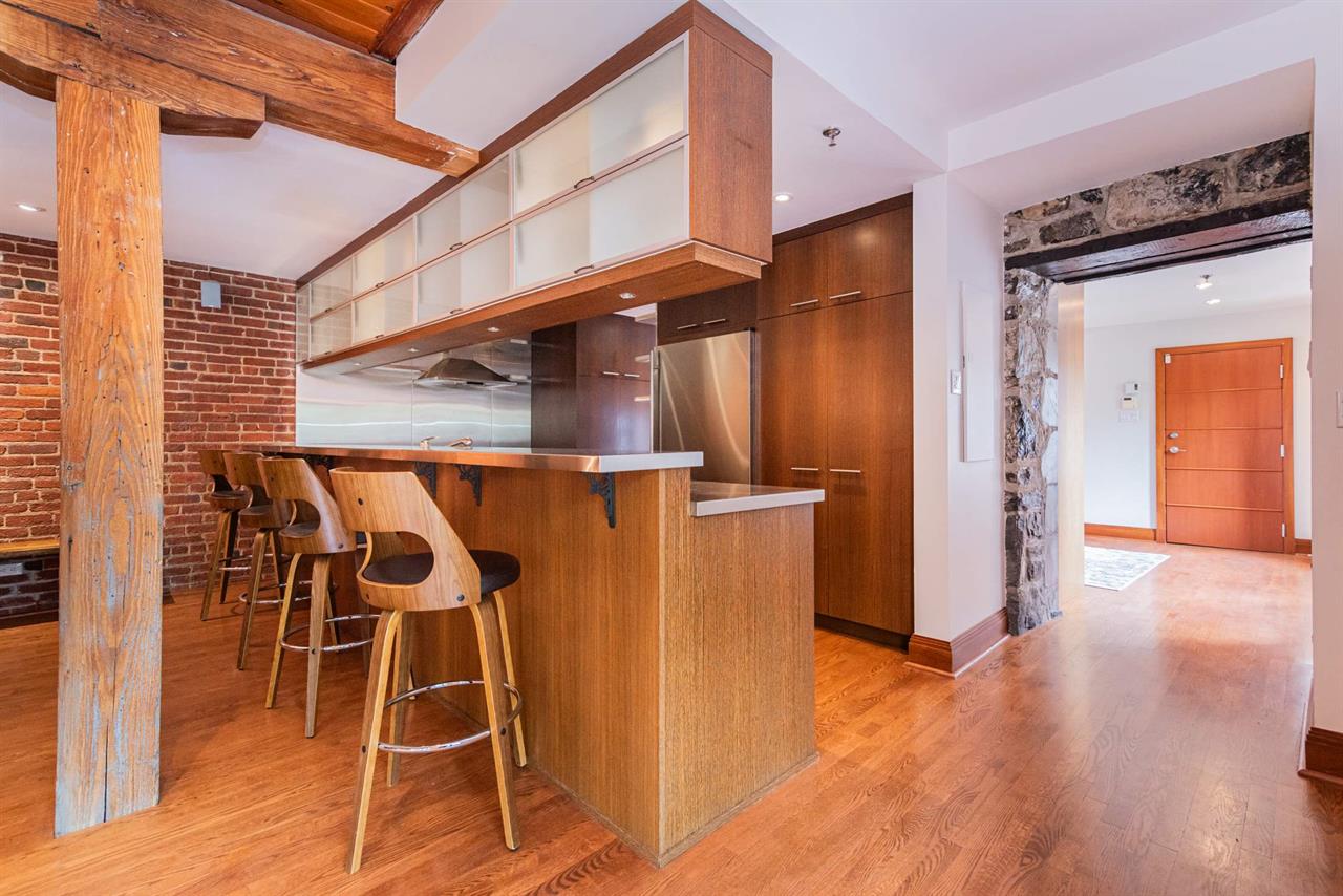 GRAND CONDO 4 1/2 Dans Un Immeuble Historique Du Vieux Montréal