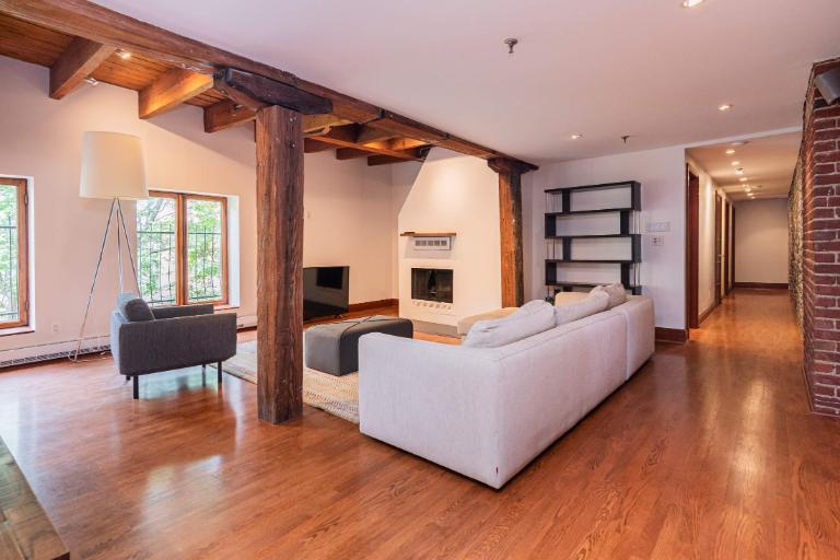 GRAND CONDO 4 1/2 dans un immeuble historique du Vieux Montréal