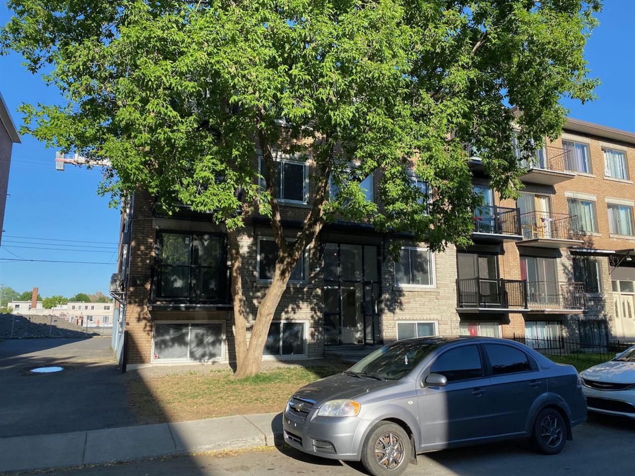 Three-Bedroom (5.5) - 524 23e Avenue, Lachine