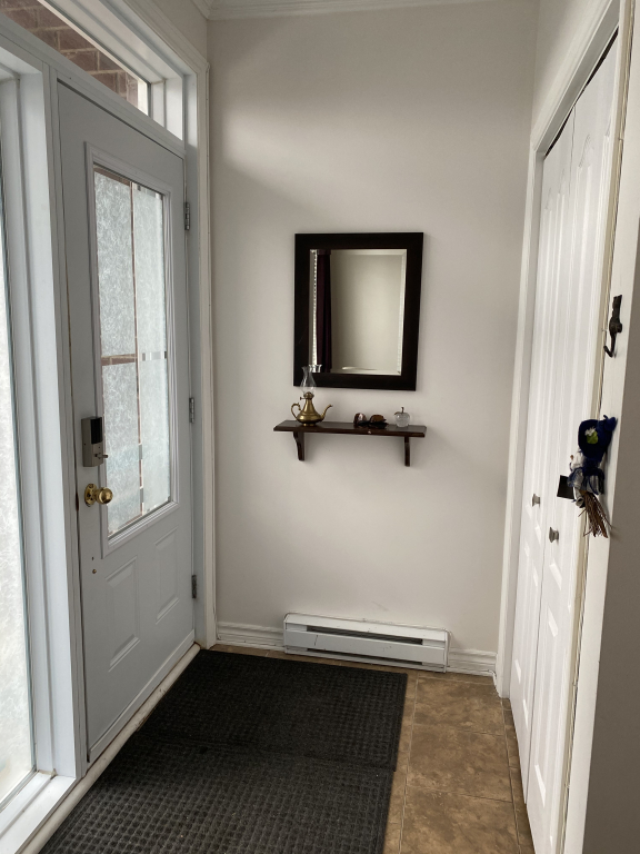 Beau Et Spacieux Condo 4 1/2 à Louer à M