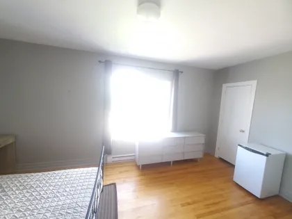 1 room room of 48 m² in Longueuil