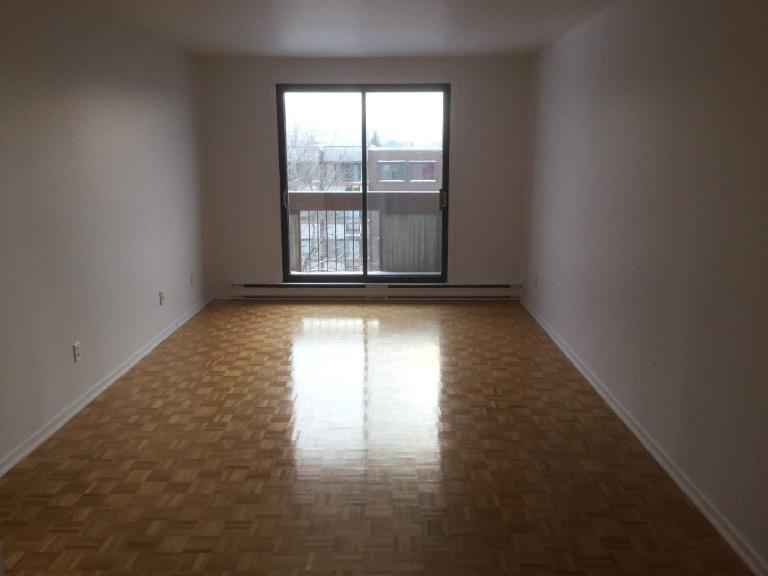 2 CH - 1 SDB - Laval - $1,400 /mo