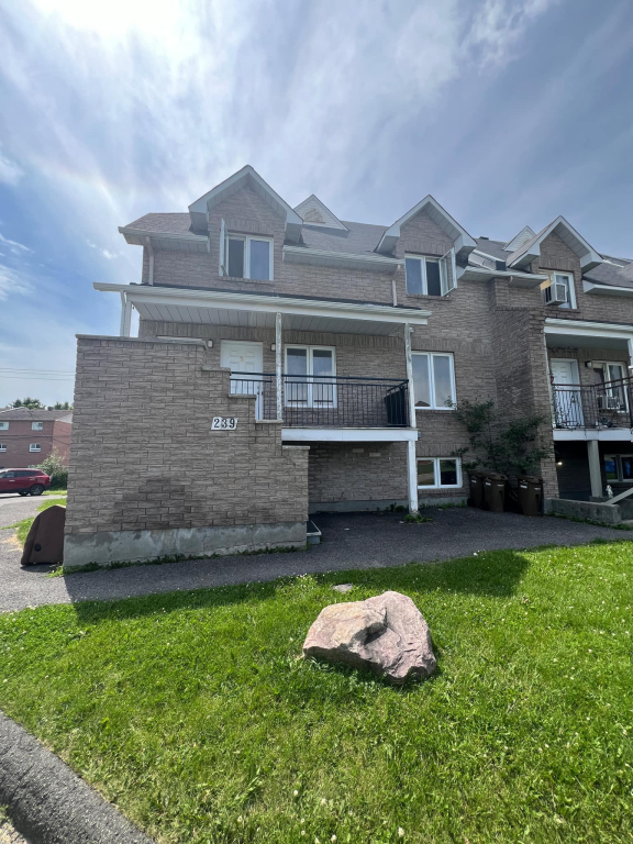 Beau Logement 3 Chambres - Gatineau