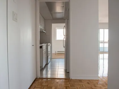 1 room studio of 83 m² in Laval (administrative region)
