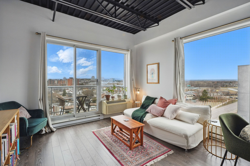 PENTHOUSE CONDO 2 CHAMBRES 1ER JUIN