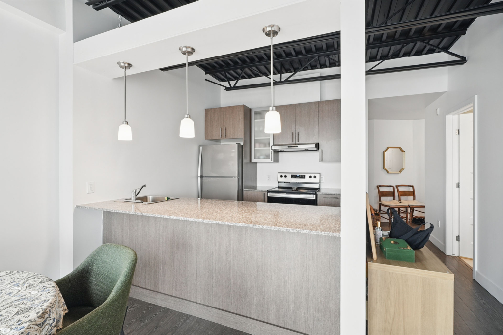 PENTHOUSE CONDO 2 CHAMBRES 1ER JUIN