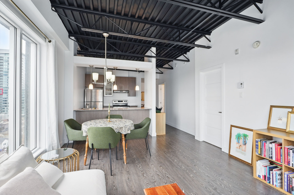 PENTHOUSE CONDO 2 CHAMBRES 1ER JUIN