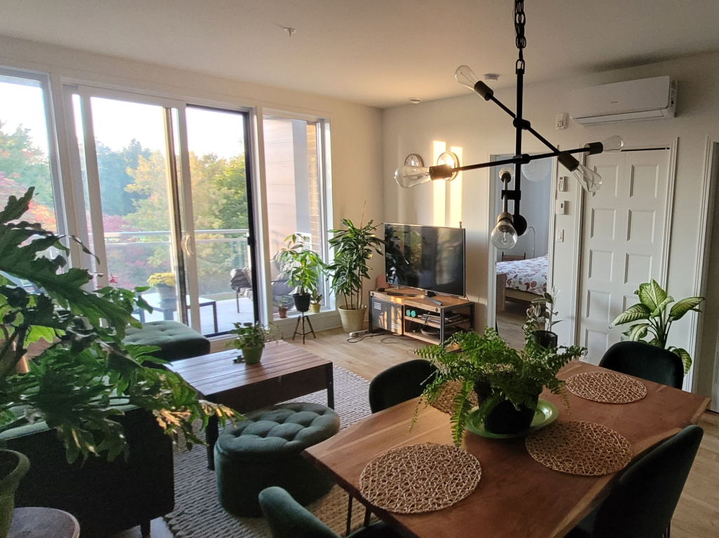 Magnifique 4 1/2,meublé, Vue Sur Le Golf