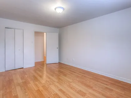 1 room apartment of 83 m² in Laval (administrative region)