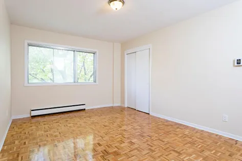 1 room apartment of 102 m² in Laval (administrative region)