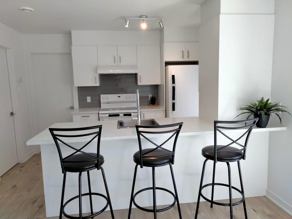MAGNIFIQUE 3 ½ À LOUER–TOUT INCLUS