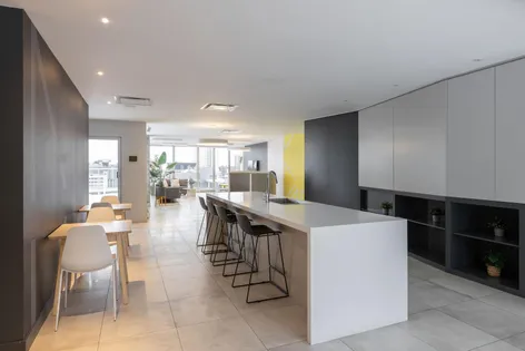 1 room apartment of 98 m² in Montreal