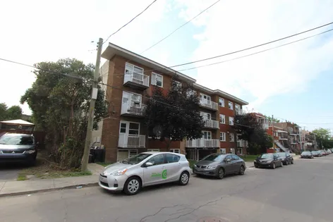 1 room apartment of 57 m² in Montreal