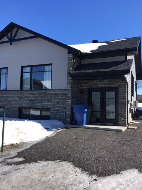 Jumelé / Appartement à Louer