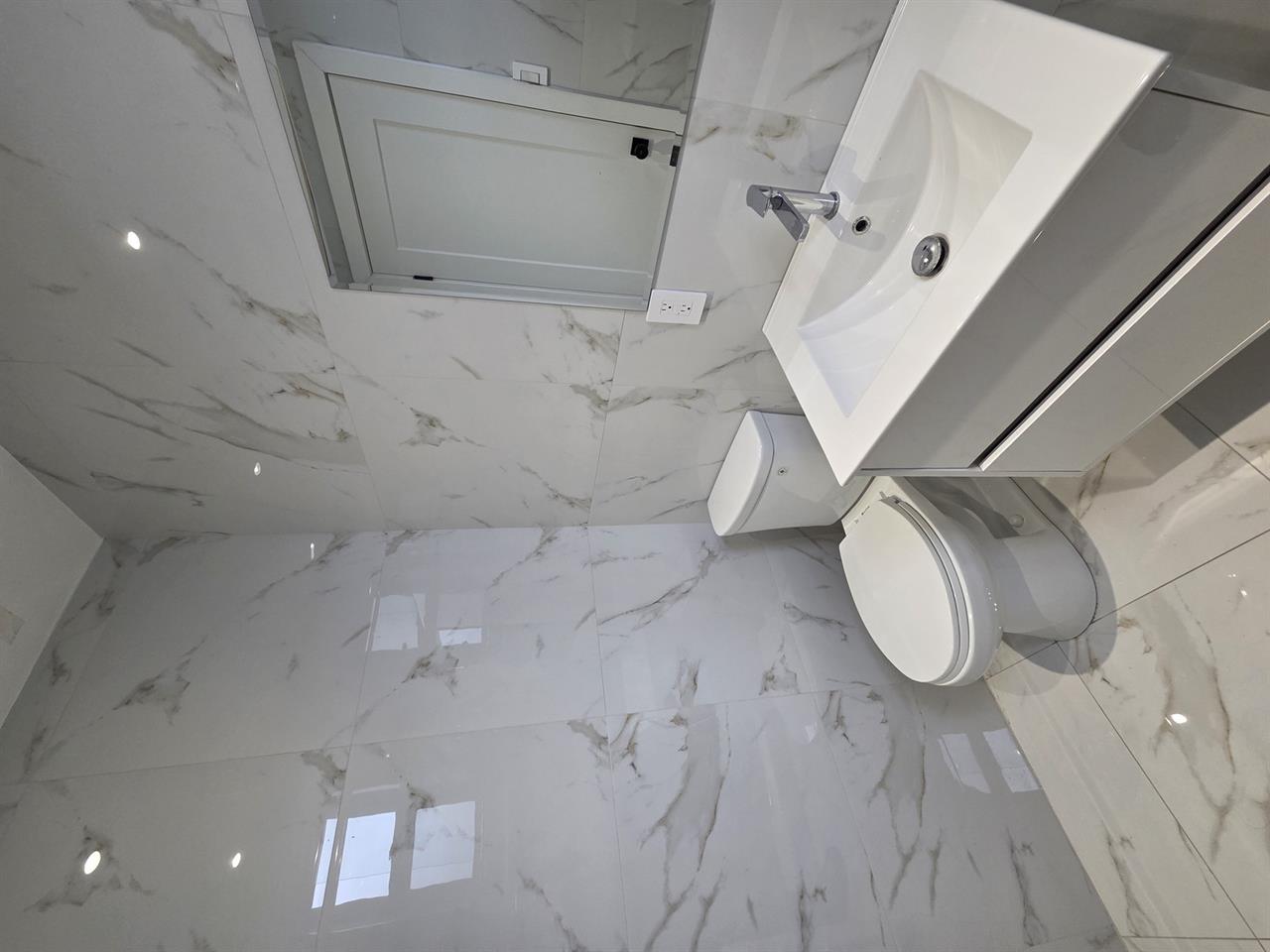 2 Bedroom - 5550 Chemin De La Côte Saint Luc, Côte-Saint-Luc