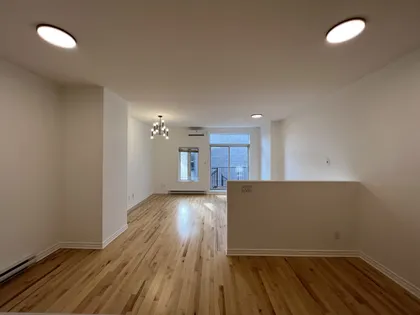 1 room studio of 61 m² in Montreal