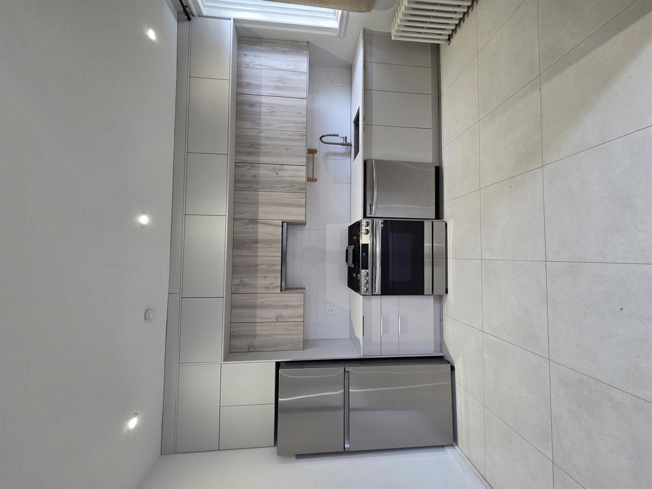3 Bedroom - 5550 Chemin De La Côte Saint Luc, Côte-Saint-Luc
