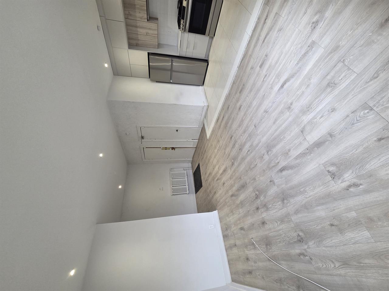 3 Bedroom - 5550 Chemin De La Côte Saint Luc, Côte-Saint-Luc