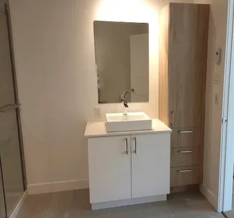5 rooms apartment of 149 m² in Sherbrooke