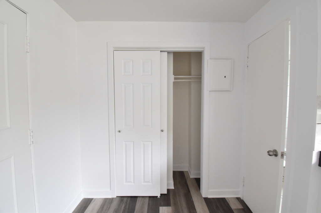 Studio Semi-meublé, Service Inclus!