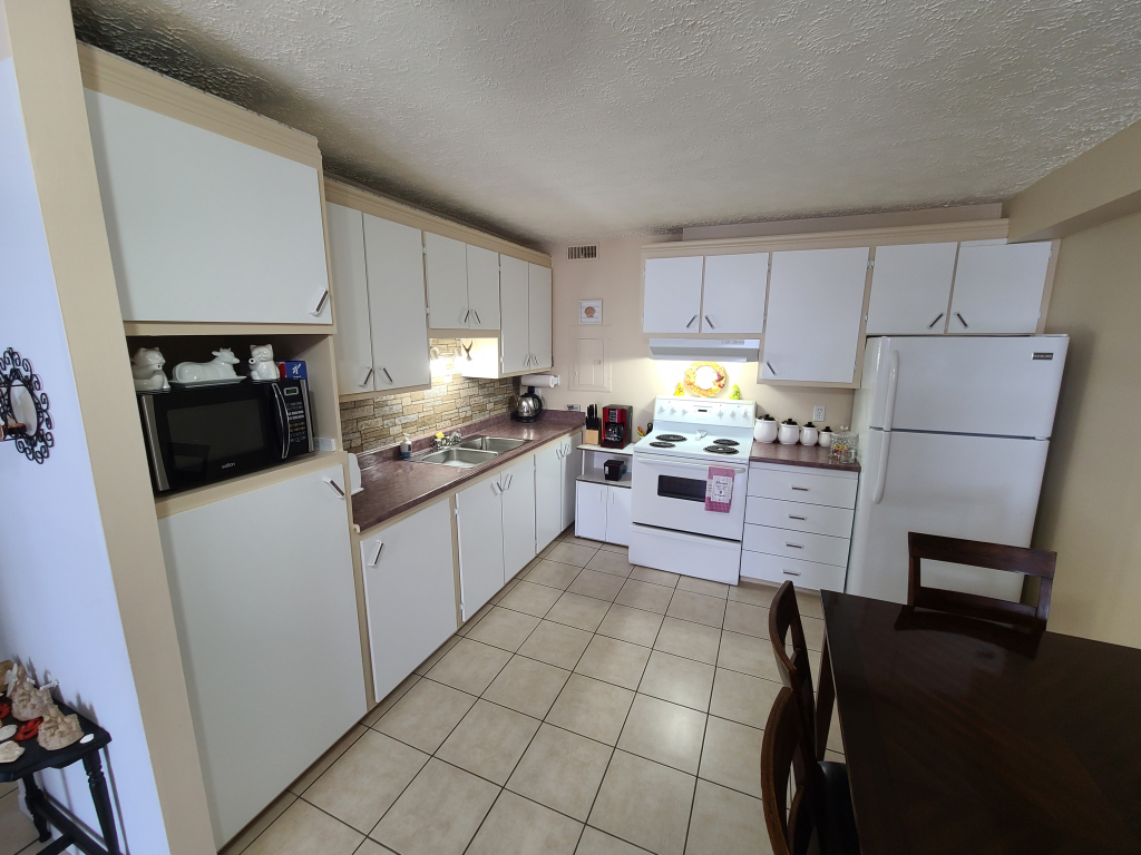 3 ½ Lumineux, Tout Inclus, Près De Tout!
