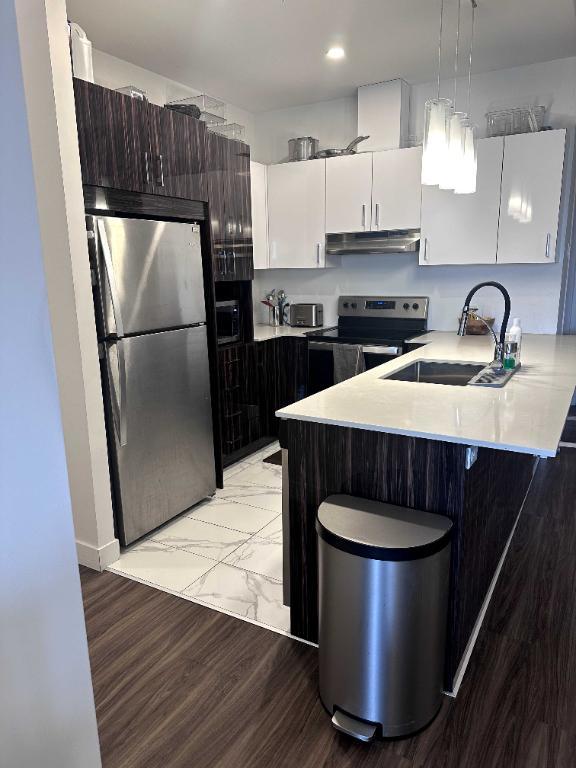 Grand 4 ½ lumineux – Étage supérieur, plafonds hauts