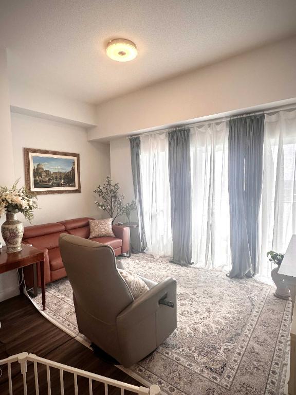 Grand 4 ½ lumineux – Étage supérieur, plafonds hauts